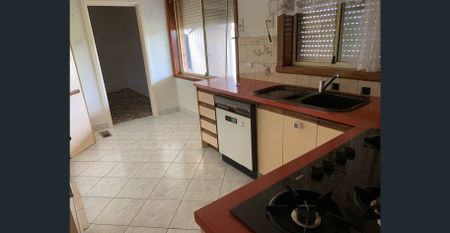 Spacious Family Home - Photo 3