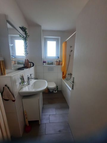 St-Imier, Bel appartement de 4.5 pièces avec balcon - idéalement situé - Photo 2