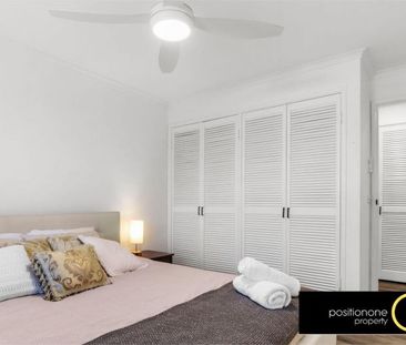 Fully Furnished Family Home with a Pool - Photo 1