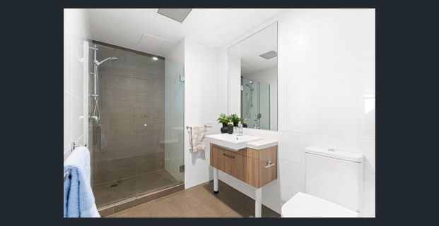 Ultra-Chic, Convenient, City Apartment - Photo 1