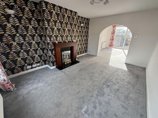 3 bedroom semi-detached bungalow to rent - Photo 1