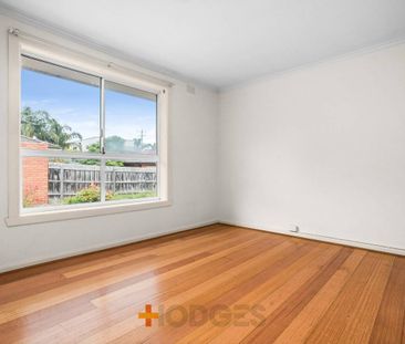 SPACIOUS | TWO BEDROOM | QUIET BLOCK - Photo 1