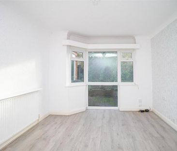 3 bedroom semi-detached bungalow to rent - Photo 2