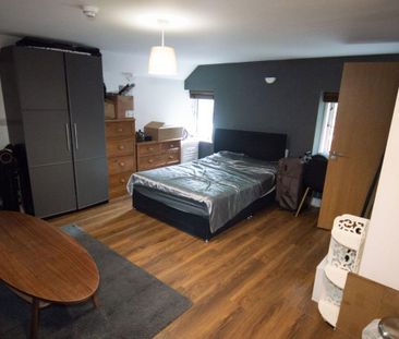 Chapel Hill, Huddersfield, HD1 3EB - Photo 2