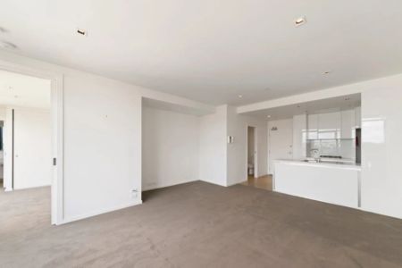 Vibrant Inner-City Living: Spacious One-Bedroom with Gym & Pool Access - Photo 2
