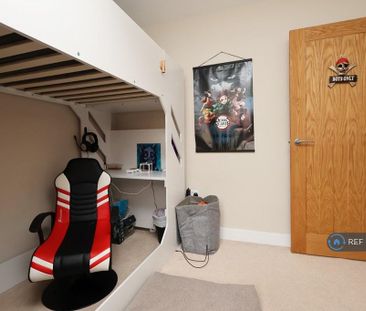 3 bedroom semi-detached house to rent - Photo 3