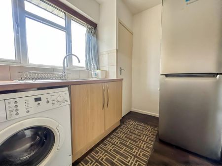 3 bedroom flat to rent - Photo 2