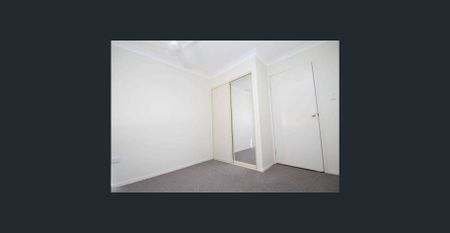 Spacious 3-Bedroom Family Home with Double Garage and Carport - Photo 5