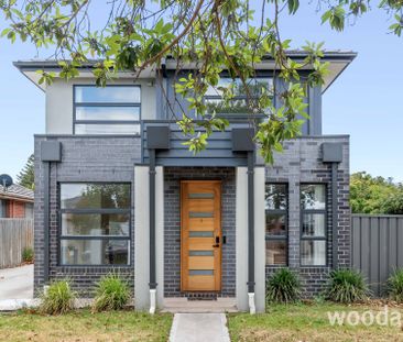 Stylish townhouse in Ideal Location - Photo 2