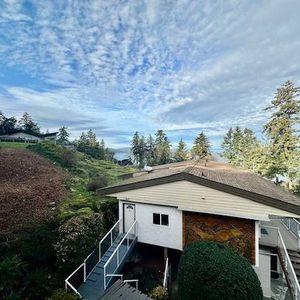 Top Floor 1 Bedroom with Den - 4550 Cordova Bay Road - Photo 2