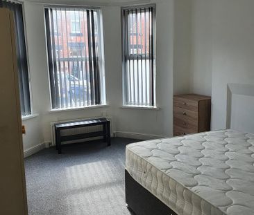 5 bedroom semi-detached house to rent - Photo 3