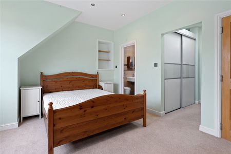 Melbury Gardens, London, SW20 flat to rent - Photo 2