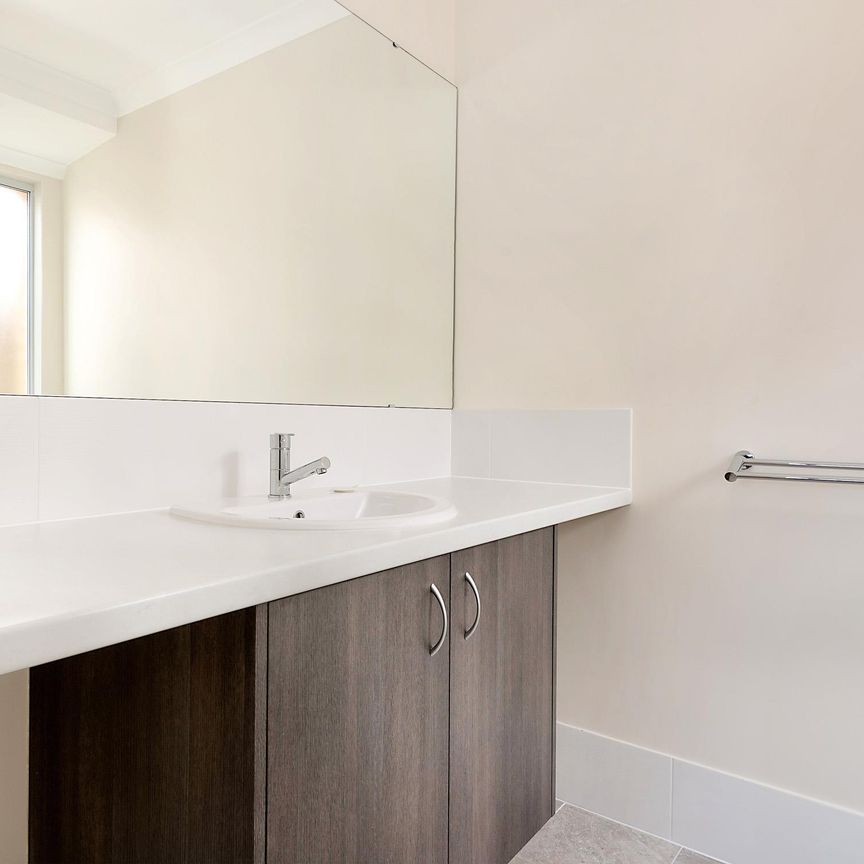 24 Bellingham Parade - Photo 1