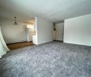 Bright 2-Bedroom Main Floor in Sunnyside – Prime Inner-City Location - Photo 2