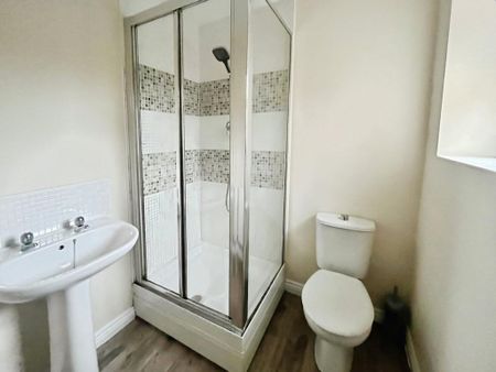 4 bedroom detached house to rent - Photo 3