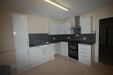 2 bedroom semi-detached house to rent - Photo 4