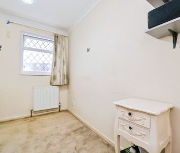 4 Bed Terraced House, Pershore Close, IG2 - Photo 6