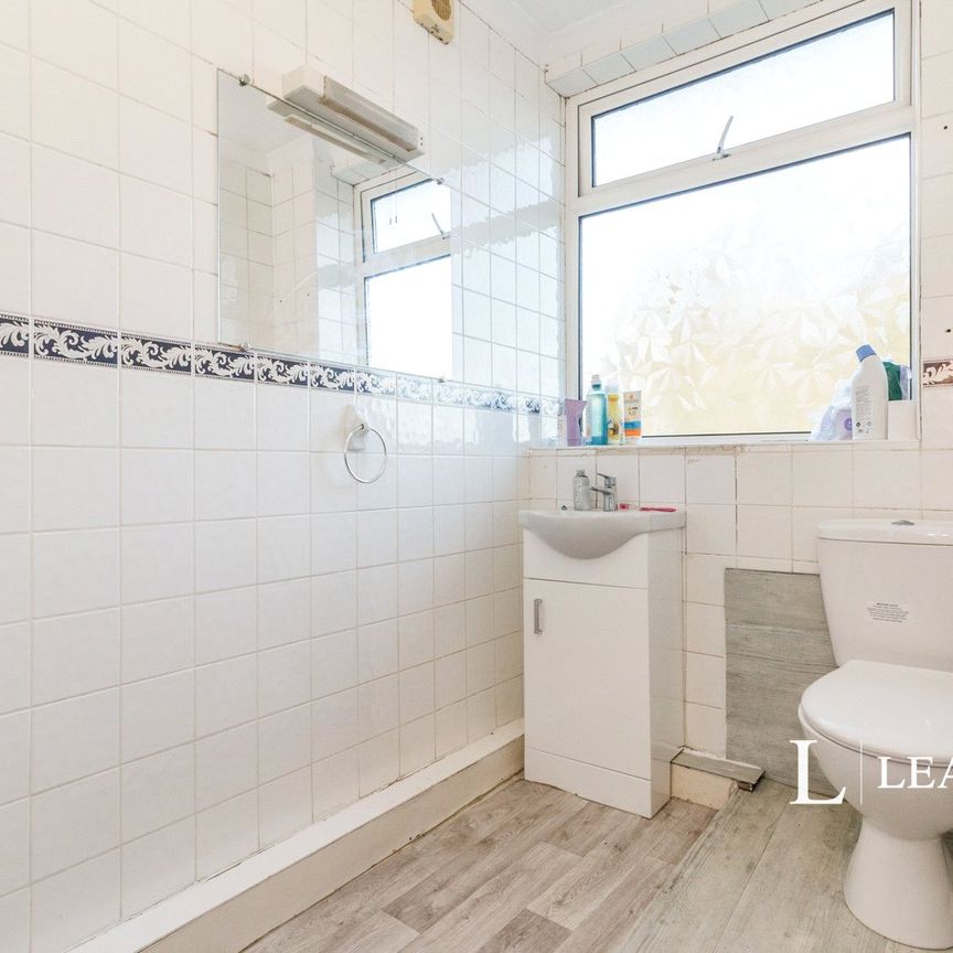 1 bedroom house to rent Elgar Avenue, Surbiton, KT5 - Photo 1