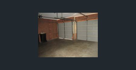 Cozy, well maintained townhouse! - Photo 2