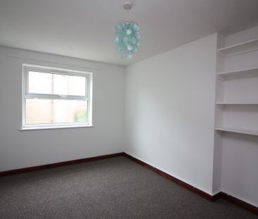 2 bed apartment to rent in High Street, Crediton, EX17 - Photo 1