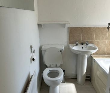 2 Bed Terraced House, Shakleton Road, CV5 - Photo 2