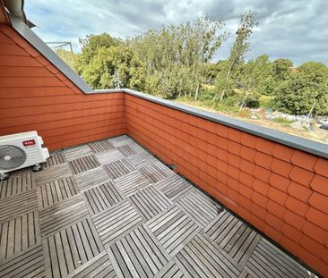 Charmante 2-Raum-Dachgeschosswohnung mit Balkon und Stellplatz ! - Photo 1