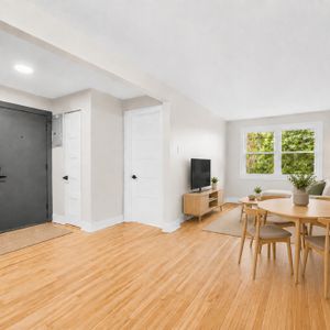 Grand 4,5 Rénové Avec Cour à Rosemont - Photo 3