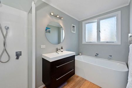 For a family seeking spacious living areas. - Photo 5