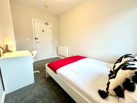 West Pilton Gardens, Pilton, Edinburgh, EH4 4EF - Photo 2