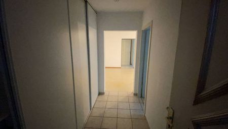 Appartement T2 - Cave - Stationnement sous-sol - Proche centre-ville - Photo 4