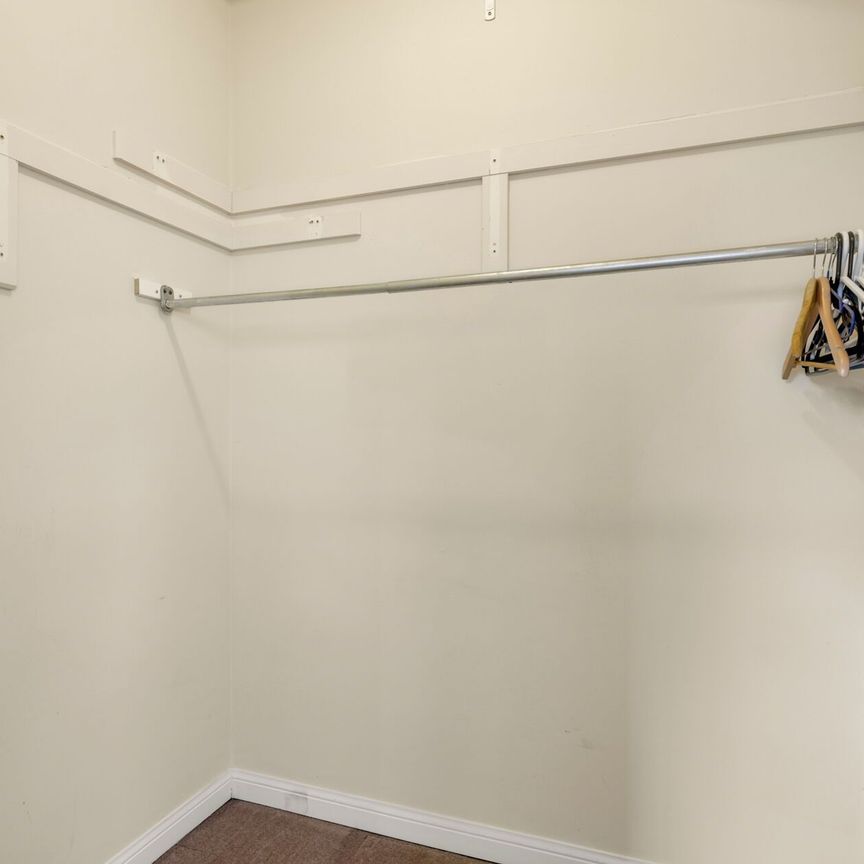 For Lease - 2204 Grand Oak Trail, Oakville, Ontario - Photo 1