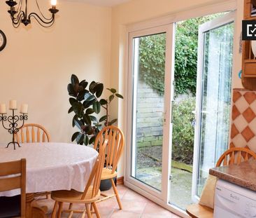 Charming room in 3-bedroom house in Terenure, Dublin - Photo 1