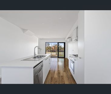 4/125 Synnot Street, Werribee, Vic 3030 - Photo 2