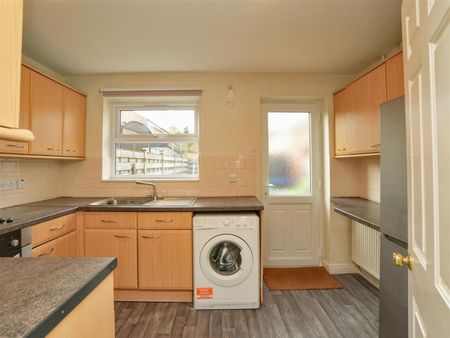 2 bedroom House To Let - Photo 3