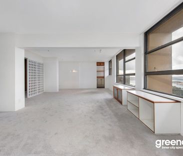 Huge sub-penthouse with fantastic views - Photo 4
