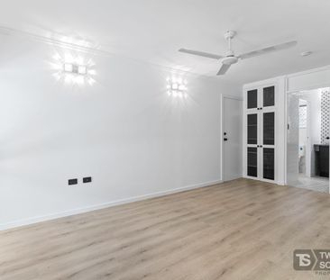 Renovated ground floor poolside unit in the hub of Edge Hill - Photo 4