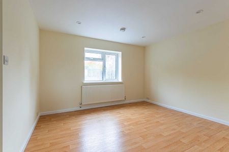 3 bed Detached for rent - Photo 3