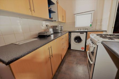 2 bedroom House in Harold Mount, Leeds - Photo 5