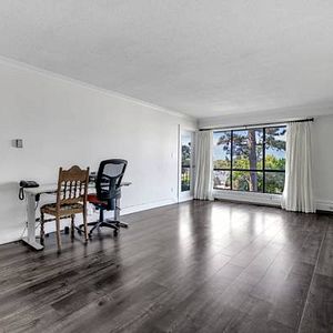 Beautiful Spacious 1 Bedroom Apartment In Vancouver - Photo 2