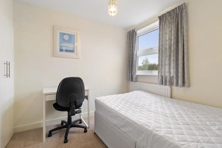 4 bedroom semi-detached house to rent - Photo 3