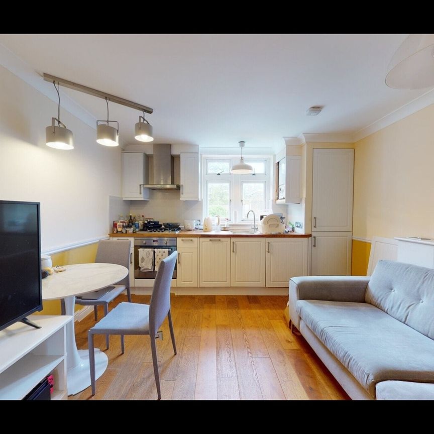 2 Bed Flat, Orsett Terrace, W2 - Photo 1