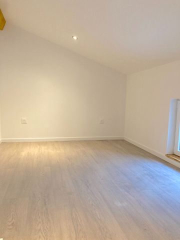 SAINT JEAN DE VERGES - A LOUER - APPARTEMENT T2 BIS AVEC 1 PLACE DE PARKING PRIVATIVE - Photo 2