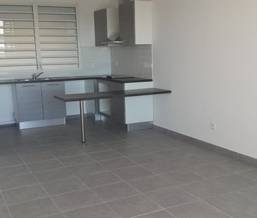 Location Appartement 3 pièces 64m² ST DENIS 97400 - Photo 2