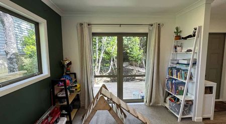 Modern and private 3-bedroom home in prime location - Photo 3