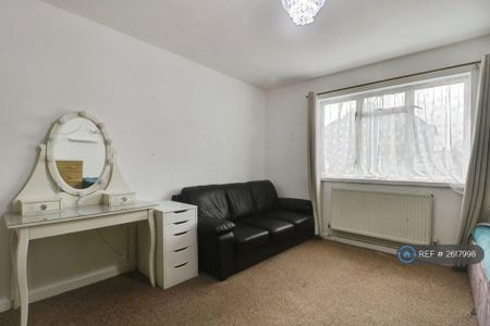 4 bedroom terraced house to rent - Photo 4