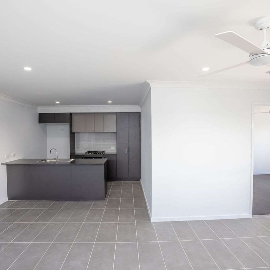 BRAND NEW 4 BEDROOM DUPLEX!! - Photo 1