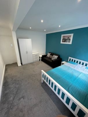 Studio Flat, Chertsey Close, LU2 - Photo 1