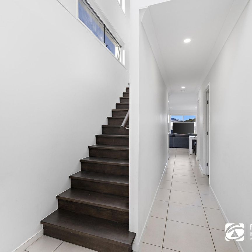 STUNNING FAMILY HOME IN REDLAND BAY! - Photo 1