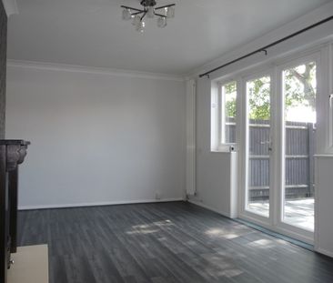 3 bedroom End Terraced House - Archer Road, Stevenage - Photo 5