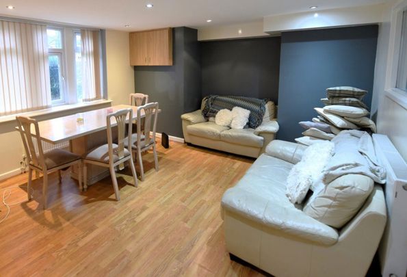 4 bedroom Flat in Wood Lane, Leeds - Photo 1
